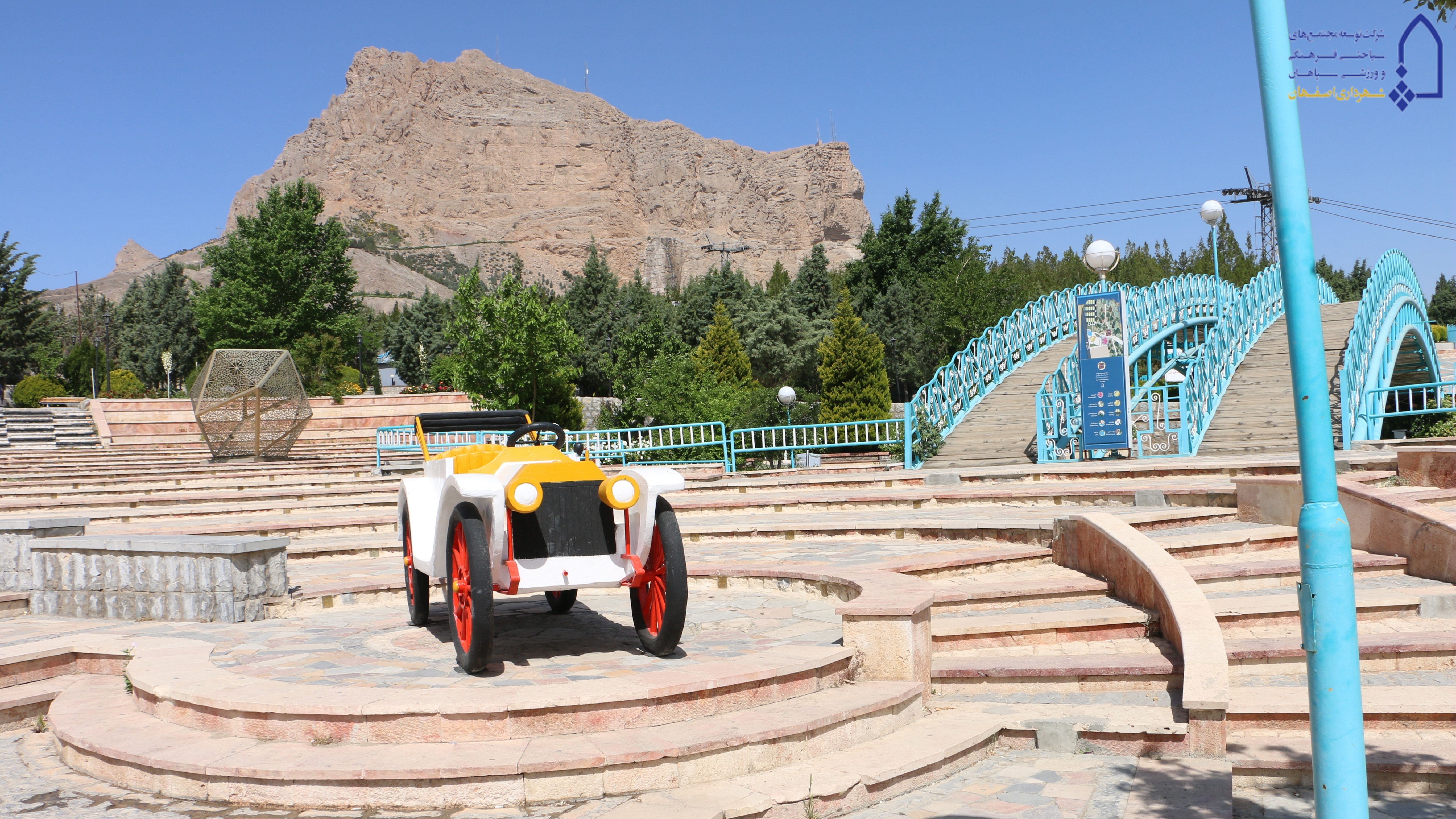 اردیبهشت 1400 اصفهان، تکه‌ای از بهشت جا مانده بر زمین