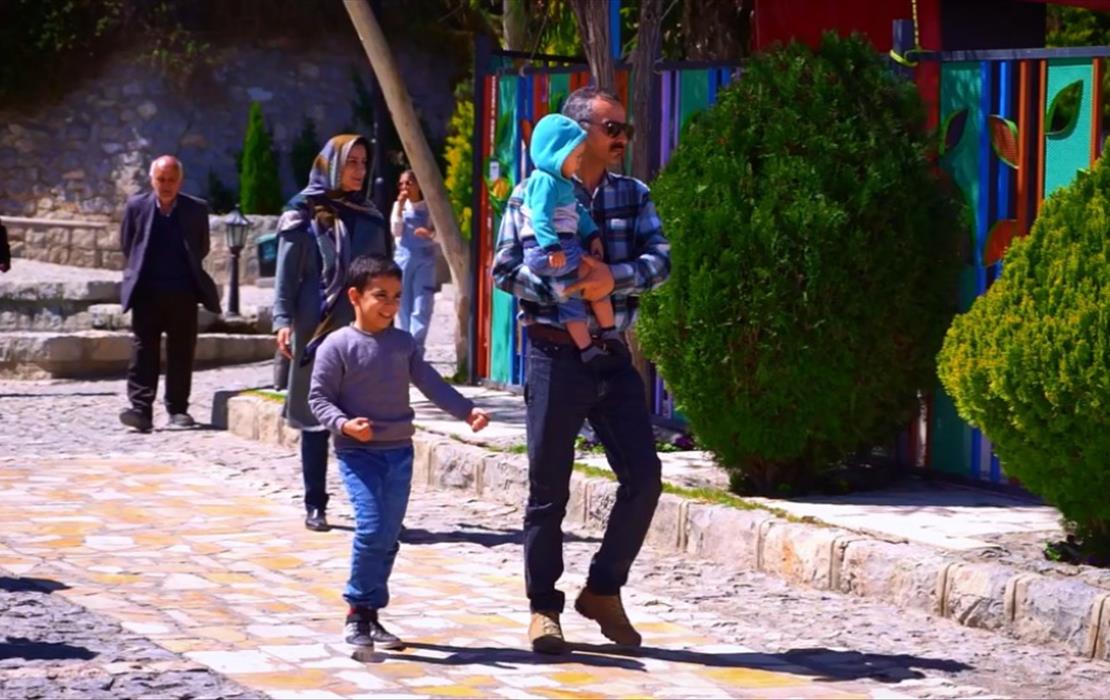 حال و هوای بهاری گردشگران و مسافران نوروزی در مجتمع گردشگر صفه - نوروز 1403