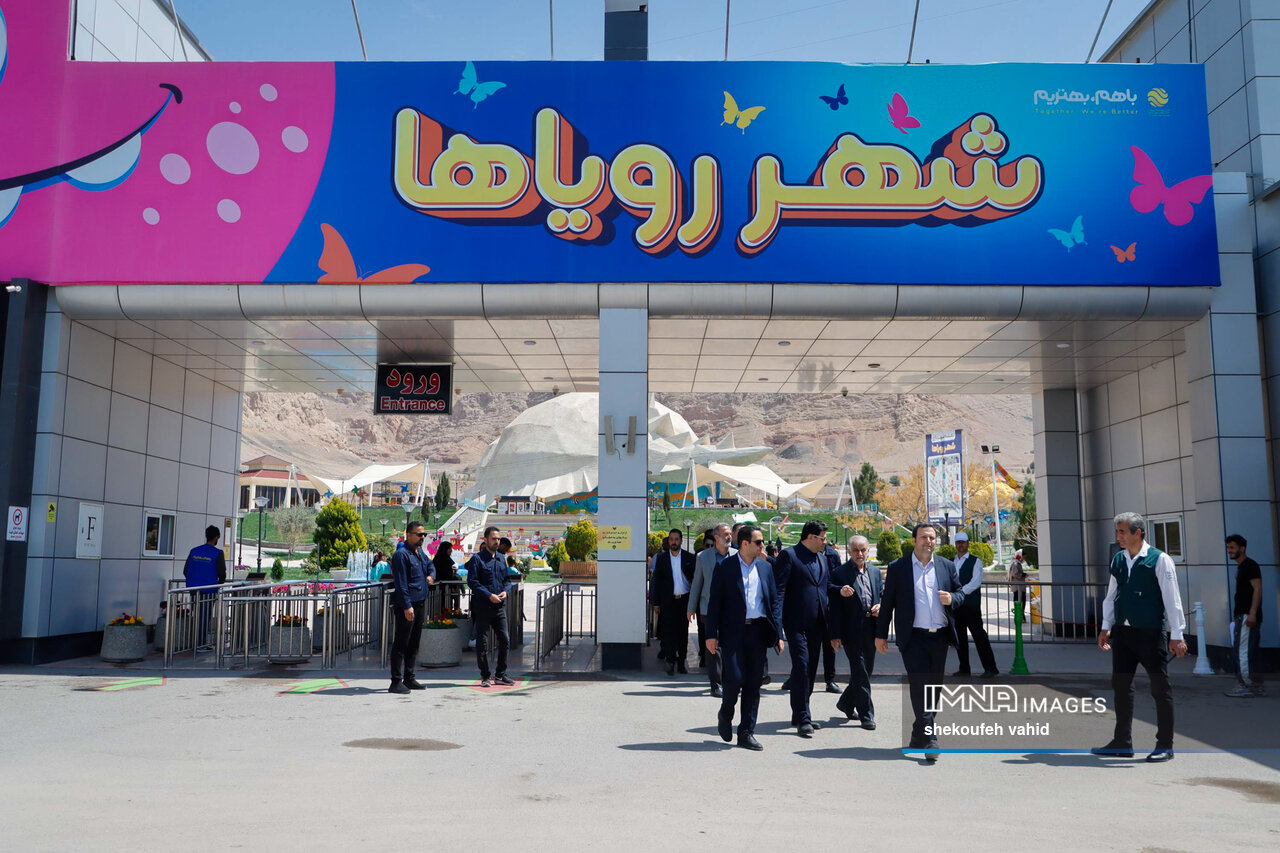 گزارش تصویری از بازدید رئیس و اعضای شورای شهر اصفهان از شهربازی شهر رویاها